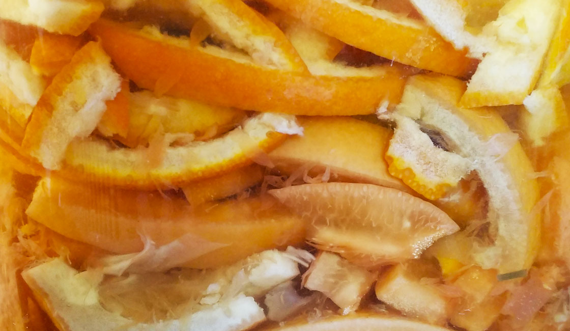 Vinaigre ménager aux agrumes